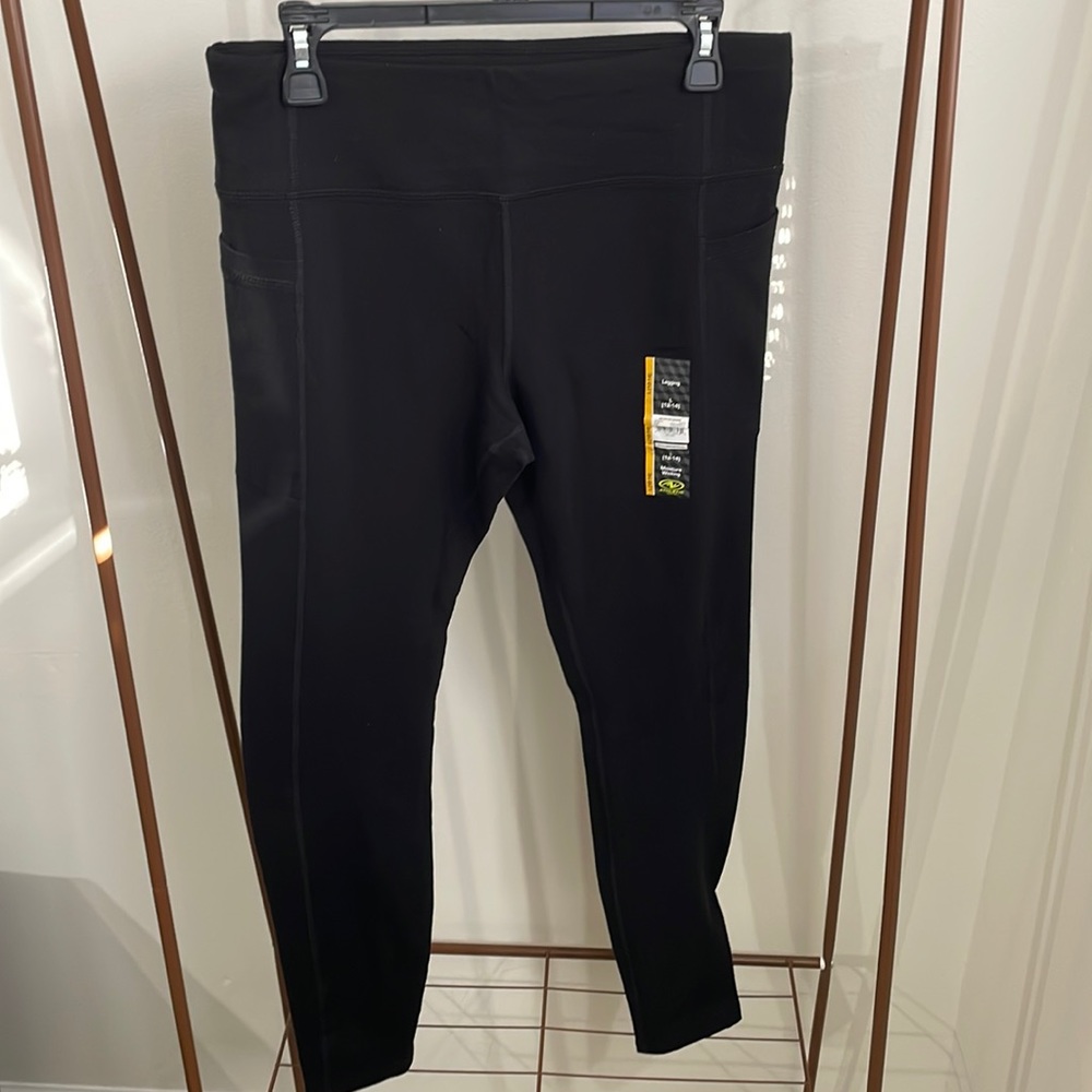 Athletic moisture wicking legging